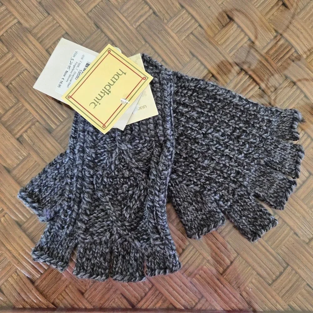NWT Hand Knit Fingerless Gloves Made in Ireland 100% merino wool SOFT S Gray
